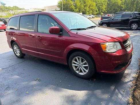 Used 2015 Dodge Grand Caravan SXT w/ UConnect Hands-Free Group FWD image 2