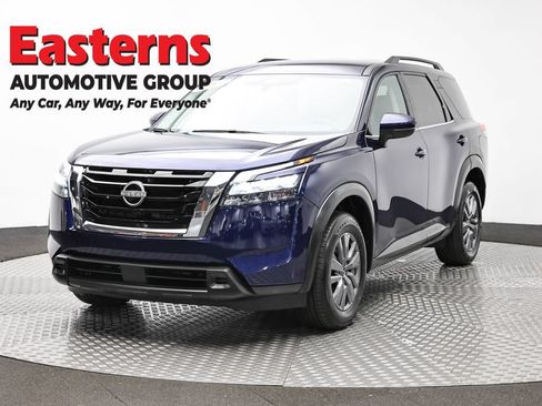Used 2025 Nissan Pathfinder SV FWD image 1