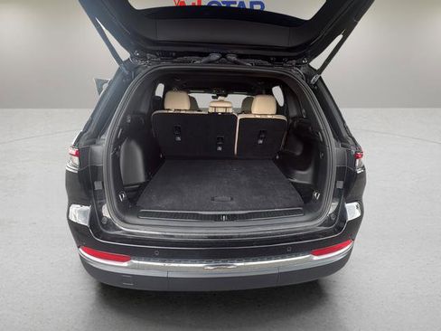 Used 2025 Jeep Grand Cherokee Limited RWD image 22
