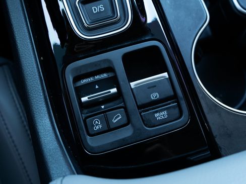 Certified 2024 Honda Pilot Touring image 29