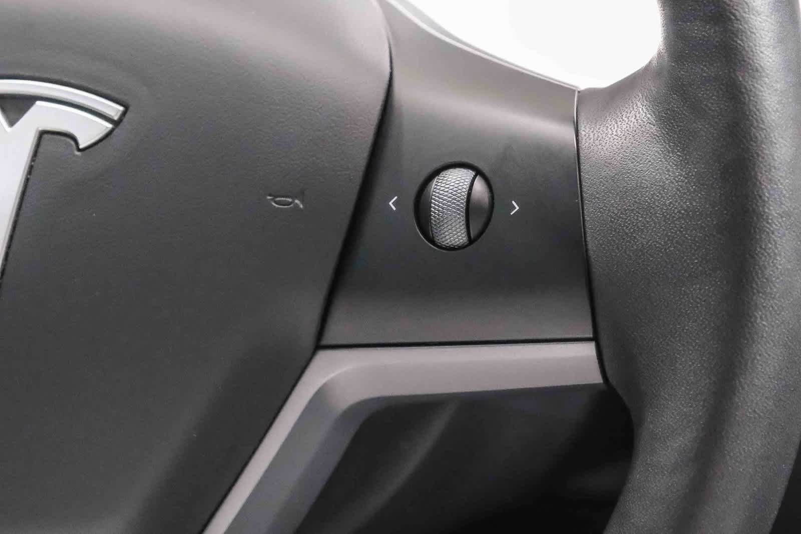 Used 2023 Tesla Model Y Long Range AWD/4WD image 18