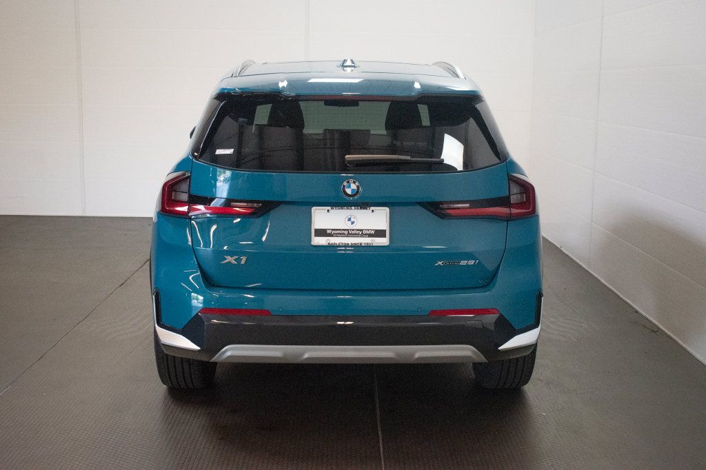 Used 2025 BMW X1 xDrive28i AWD/4WD image 5
