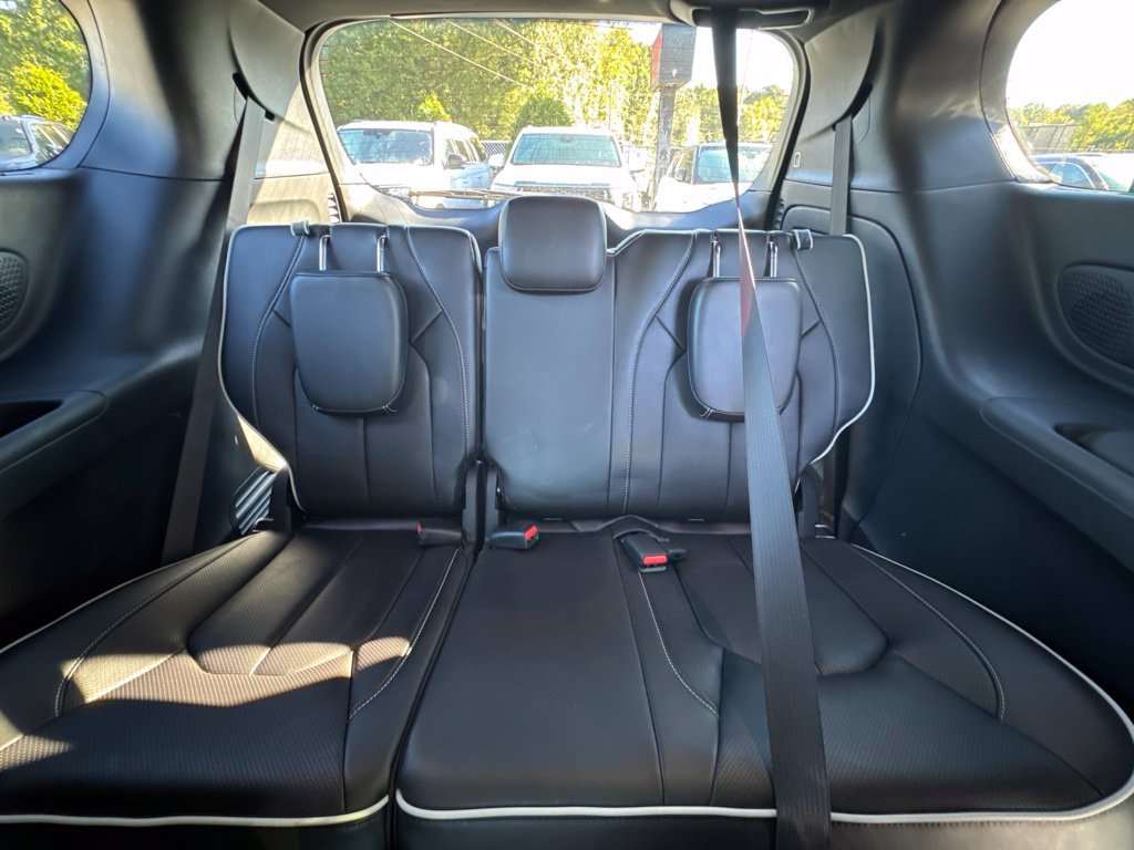Used 2025 Chrysler Pacifica Premium FWD image 14