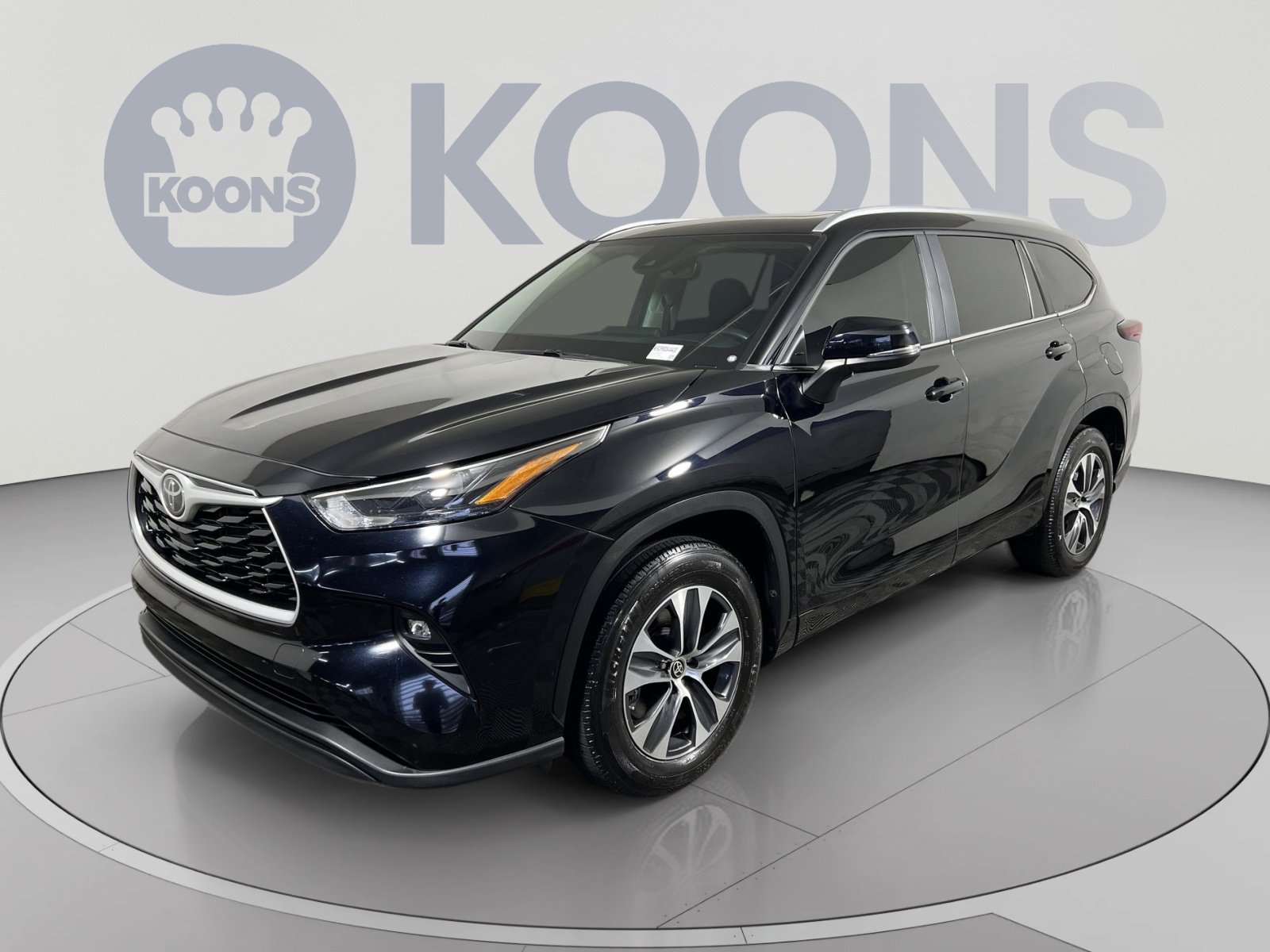 Used 2024 Toyota Highlander XLE FWD image 5