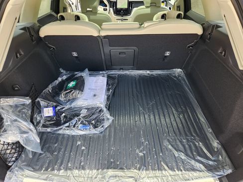 New 2026 Volvo XC60 T8 Ultra w/ Protection Package Premier AWD/4WD image 14