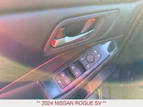 Used 2024 Nissan Rogue SV AWD/4WD image 14