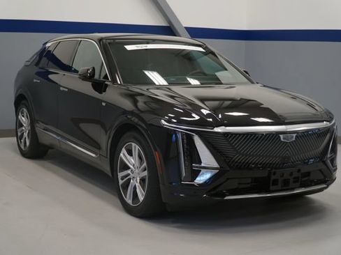 Certified 2024 Cadillac Lyriq Tech w/ Driver Assist Package AWD/4WD image 9