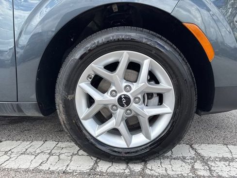 Used 2025 Kia Soul LX w/ LX Technology Package FWD image 9