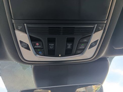 Used 2025 Acura RDX SH-AWD image 30