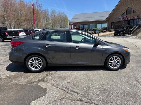 Used 2018 Ford Focus SE FWD image 8