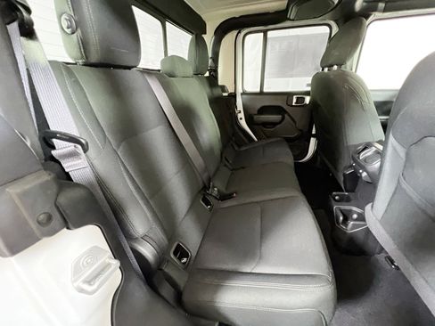 Used 2022 Jeep Gladiator Willys image 24