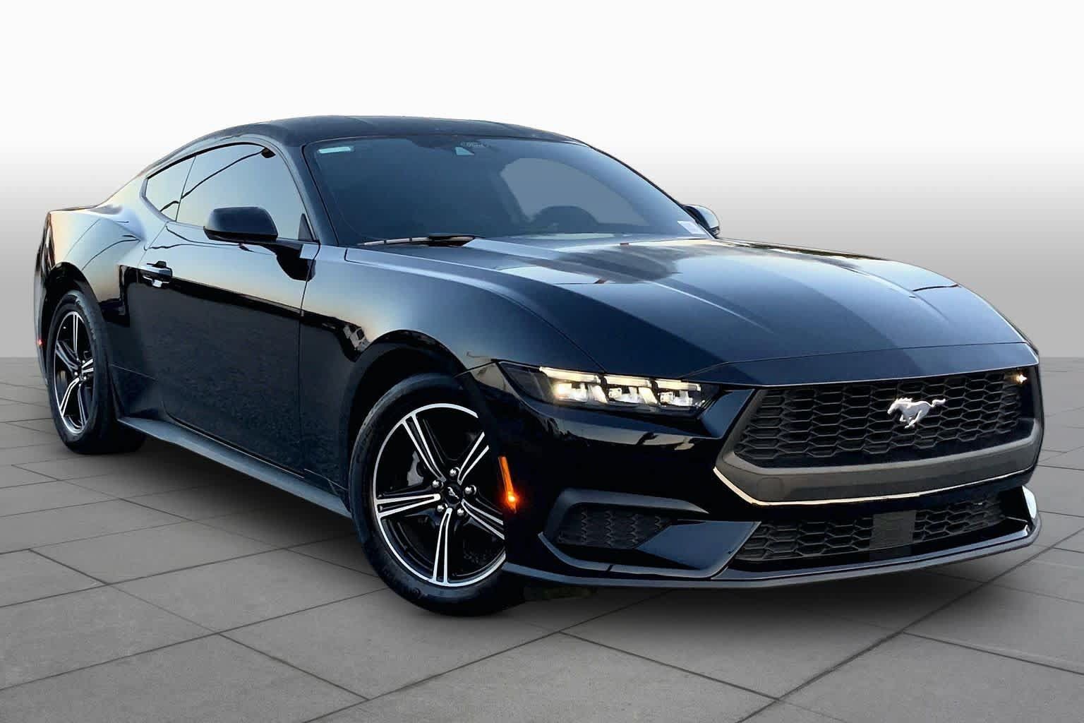 Used 2025 Ford Mustang Coupe RWD image 3