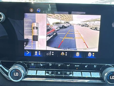 Used 2023 Chevrolet Colorado Z71 w/ Z71 Convenience Package 2 AWD/4WD image 18