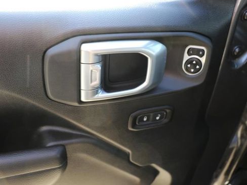 Used 2025 Jeep Gladiator Sport AWD/4WD image 19