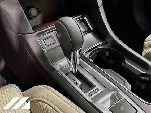 Certified 2025 Subaru Ascent Premium image 17