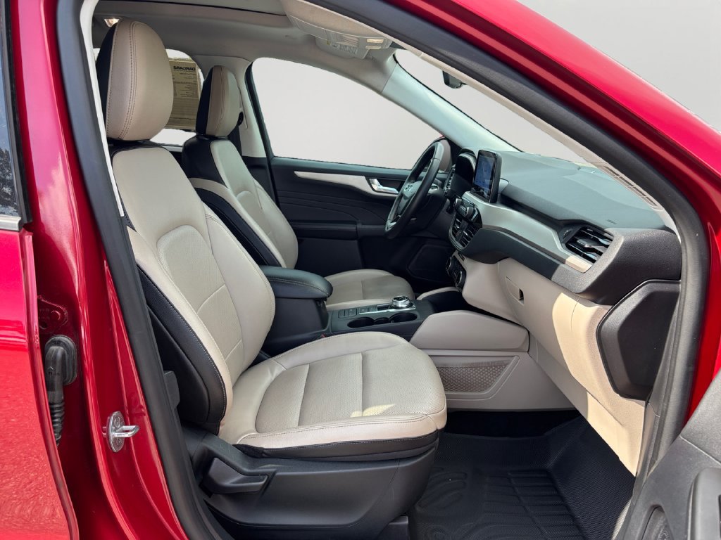 Used 2022 Ford Escape SEL w/ Technology Package FWD image 12