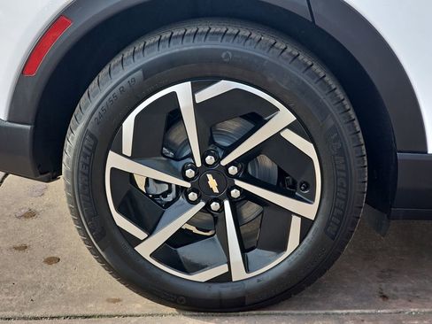 New 2026 Chevrolet Equinox EV LT image 38