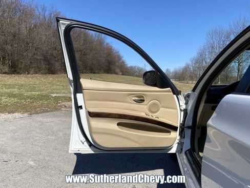 Used 2010 BMW 328i xDrive Sedan image 12