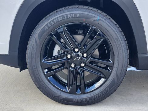 New 2026 Chevrolet Trax ACTIV w/ Sunroof Package FWD image 12