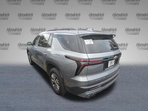 Used 2025 Chevrolet Traverse LT AWD/4WD image 2