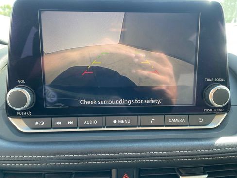 Used 2024 Nissan Rogue SV FWD image 11