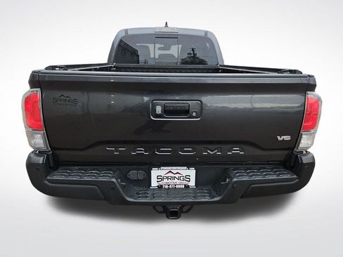 Used 2022 Toyota Tacoma TRD Off-Road w/ Technology Package AWD/4WD image 4