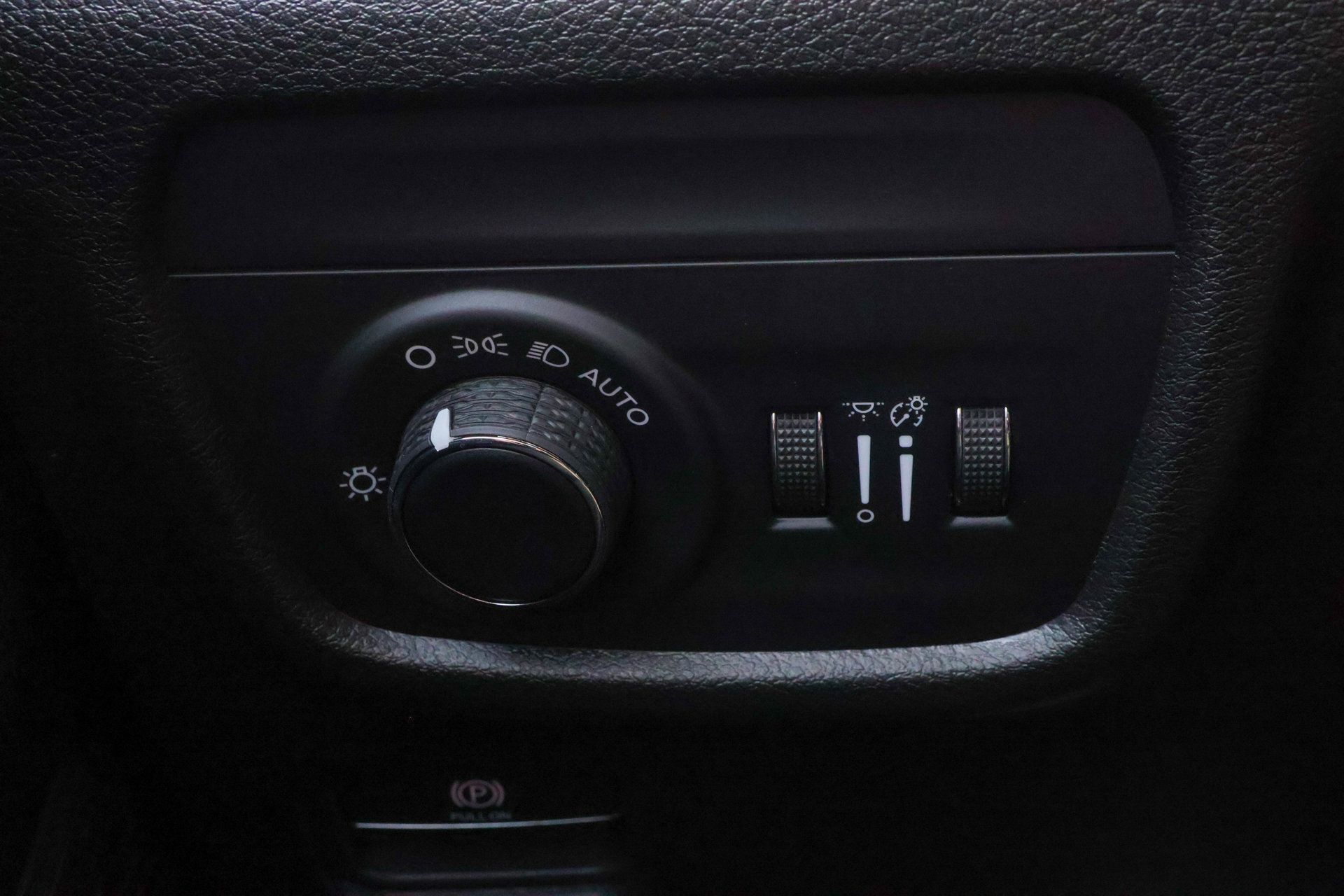 New 2027 Jeep Grand Cherokee Altitude AWD/4WD image 32