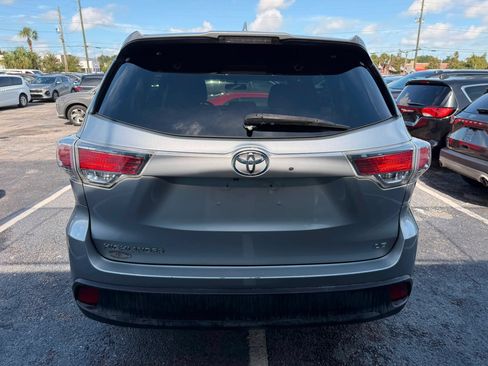 Used 2015 Toyota Highlander Plus FWD image 5