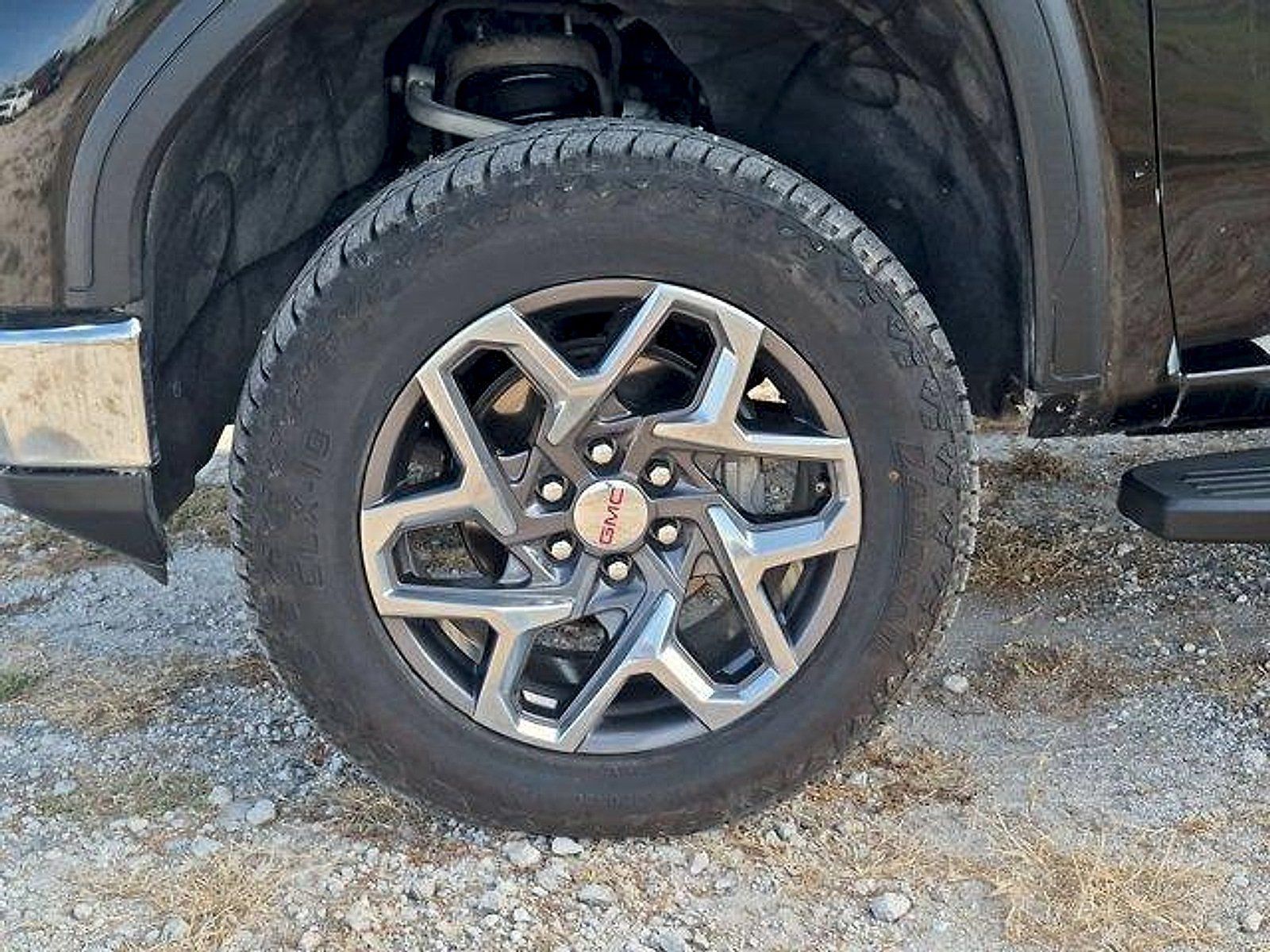 Used 2023 GMC Sierra 1500 SLT AWD/4WD image 32