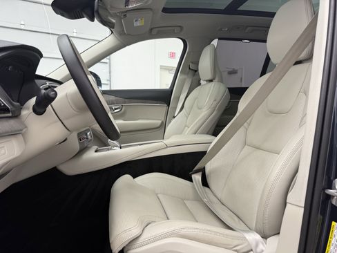 Certified 2023 Volvo XC90 B6 Ultimate w/ Protection Package Premier AWD/4WD image 12