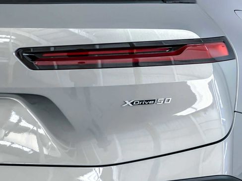 Used 2023 BMW iX xDrive50 w/ Premium Package image 27