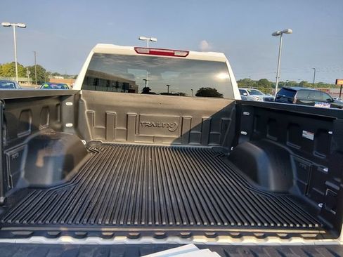 Used 2025 GMC Sierra 1500 SLT AWD/4WD image 14