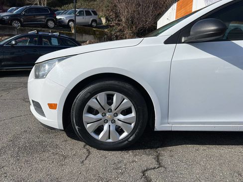 Used 2013 Chevrolet Cruze LS image 11