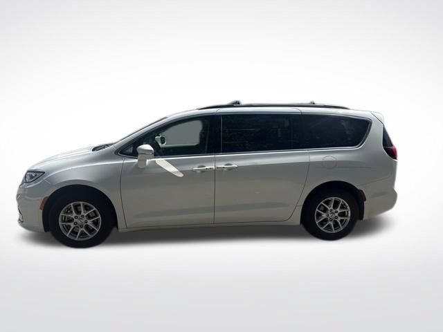 Used 2022 Chrysler Pacifica Touring-L FWD image 2