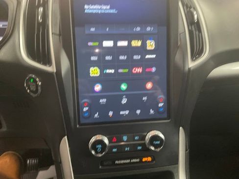 Used 2024 Ford Edge SEL image 11