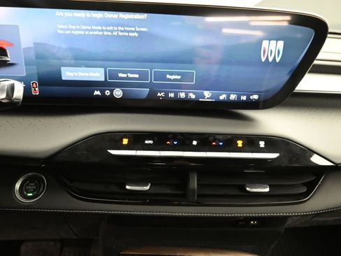 New 2026 Buick Enclave Avenir w/ Super Cruise Package FWD image 8