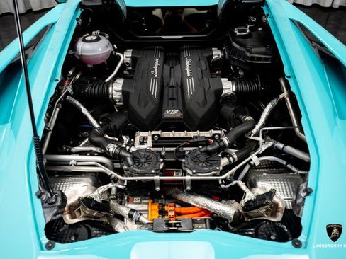 Used 2025 Lamborghini Revuelto image 25