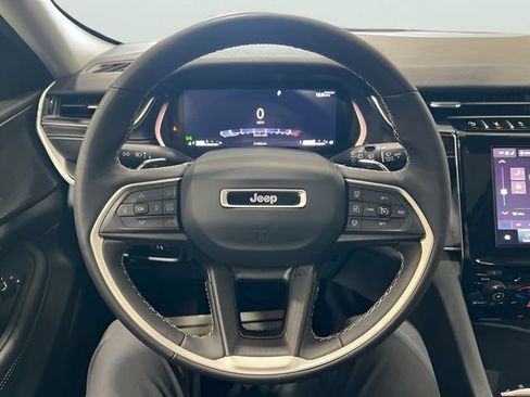 Used 2023 Jeep Grand Cherokee Laredo w/ Luxury Tech Group I AWD/4WD image 6