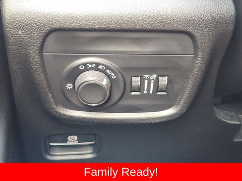 Used 2023 Jeep Grand Cherokee L Laredo w/ Luxury Tech Group I AWD/4WD image 31