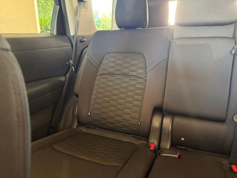 Used 2025 Nissan Pathfinder SV image 33