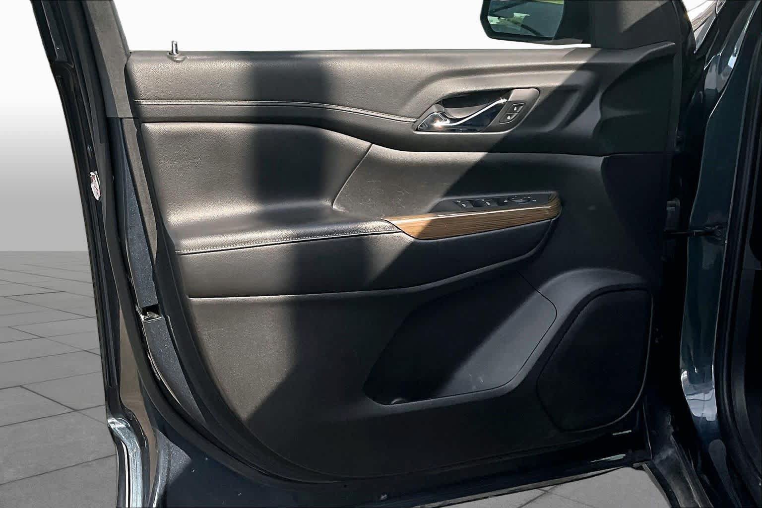 Used 2019 GMC Acadia SLE FWD image 22