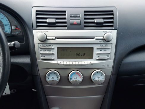 Used 2010 Toyota Camry SE image 13