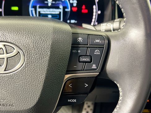 Used 2025 Toyota Camry SE image 19