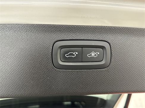 Used 2023 Volvo XC90 B5 Core w/ Climate Package image 27