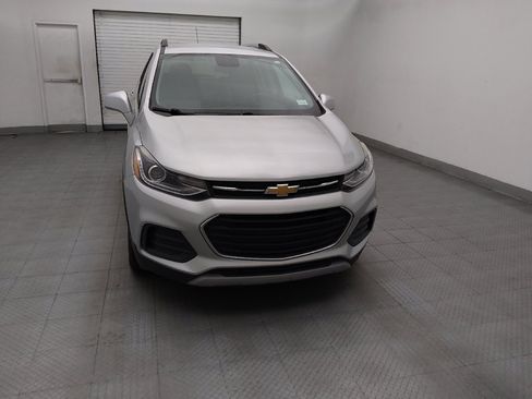 Used 2020 Chevrolet Trax LT w/ LT Convenience Package FWD image 14