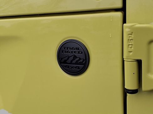 Used 2023 Jeep Gladiator Willys image 21