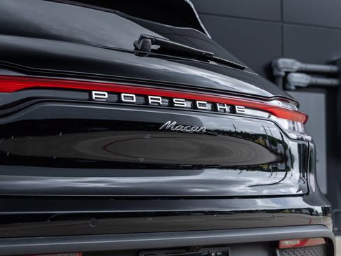 Certified 2024 Porsche Macan AWD/4WD image 15