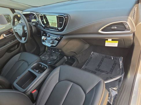 New 2026 Chrysler Pacifica Select w/ S Appearance Package image 30