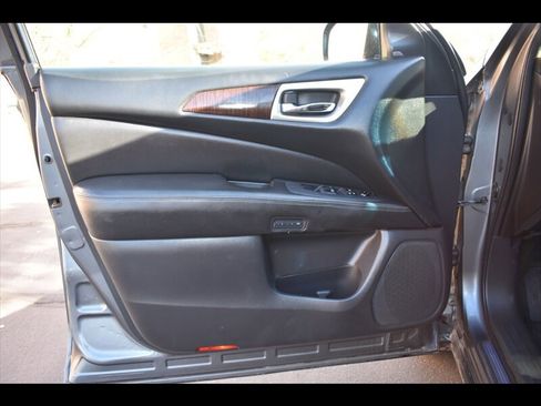 Used 2015 Nissan Pathfinder Platinum AWD/4WD image 18