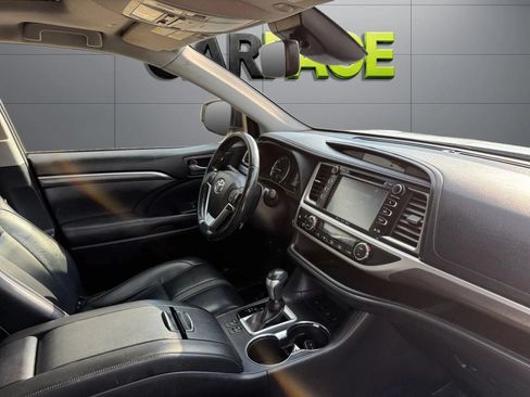 Used 2019 Toyota Highlander SE AWD/4WD image 25
